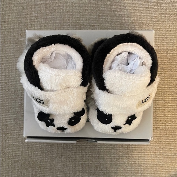 UGG Black and White Panda Baby Booties - Picture 2 of 4